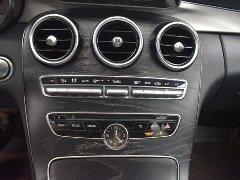 Used 2018 Mercedes-Benz C 300 4MATIC Sedan image 13
