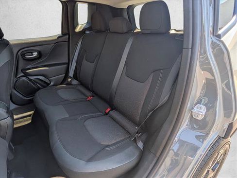Used 2023 Jeep Renegade Latitude AWD/4WD image 18
