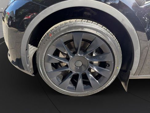 Used 2024 Tesla Model Y Long Range AWD/4WD image 21