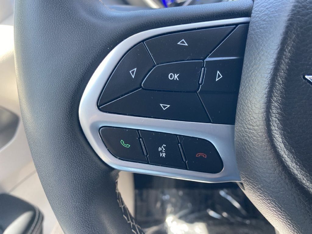 Used 2024 Chrysler Pacifica Touring-L FWD image 21