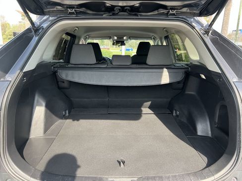 Used 2022 Toyota RAV4 XLE w/ Carpet Mat Package (TMS) image 33