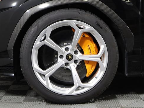 Used 2022 Lamborghini Urus image 26