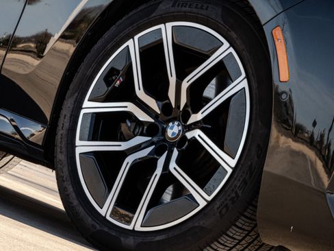 Certified 2024 BMW 760i xDrive w/ Executive Package image 8