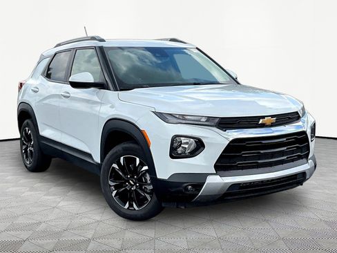 Used 2023 Chevrolet TrailBlazer LT w/ Convenience Package AWD/4WD image 3