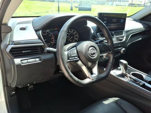 Used 2024 Nissan Altima 2.5 SR w/ SR Premium Package FWD image 14