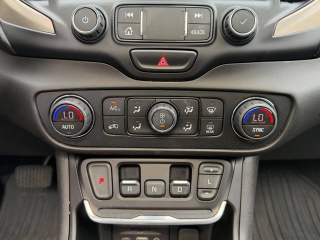 Used 2020 GMC Terrain Denali w/ Denali Premium Package FWD image 15