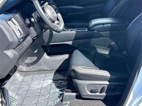 Certified 2024 Nissan Pathfinder SL image 24