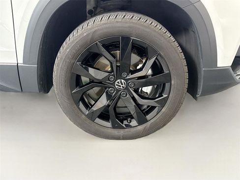 Used 2024 Volkswagen Taos SE w/ Panoramic Sunroof Package image 32