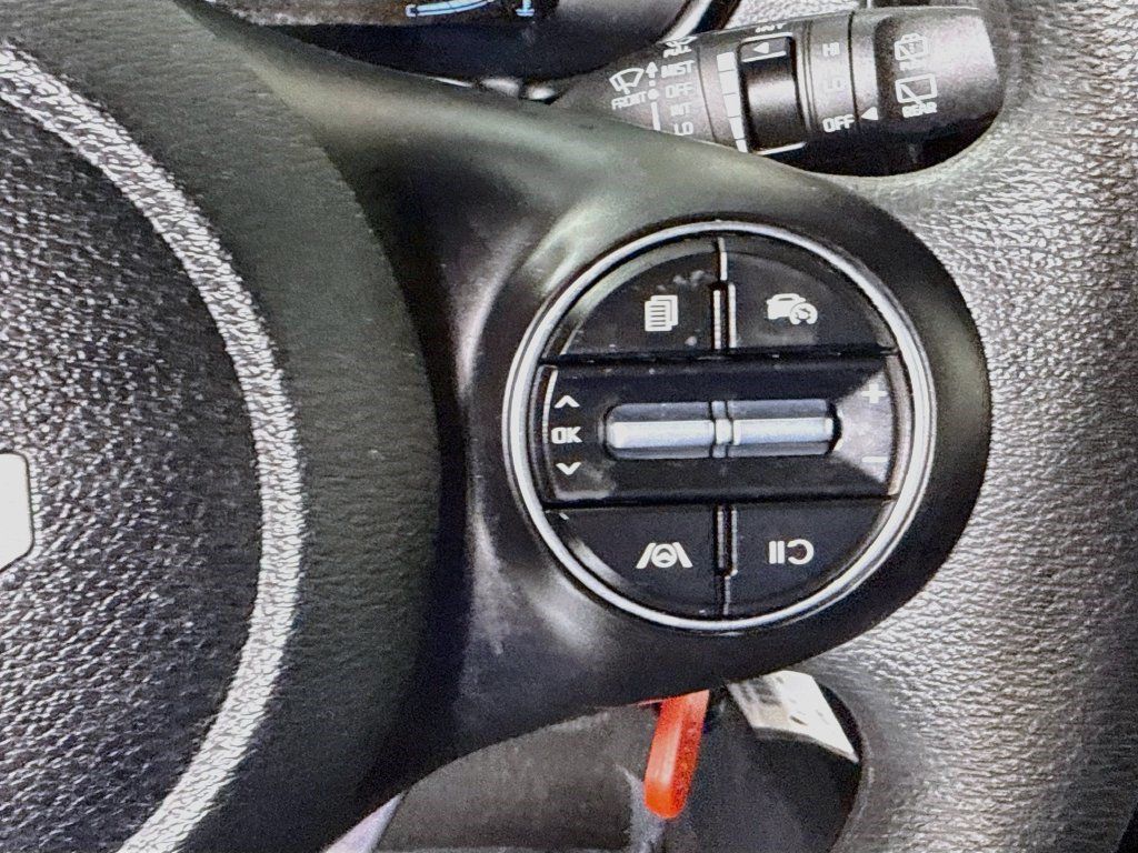 Used 2025 Kia Soul LX FWD image 14