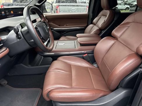 Certified 2025 Lincoln Navigator Reserve AWD/4WD image 11