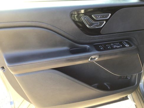 Used 2025 Lincoln Aviator AWD image 16