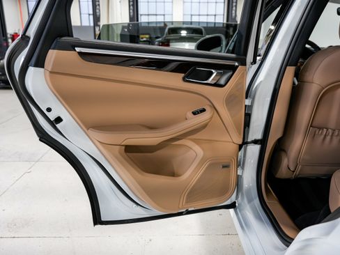 Used 2023 Porsche Macan S image 29