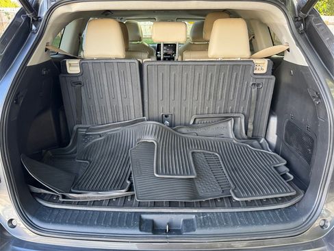 Used 2022 Toyota Highlander XLE image 16