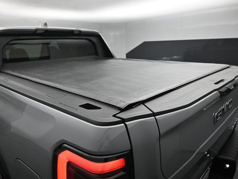 Used 2025 GMC Sierra EV Denali image 22