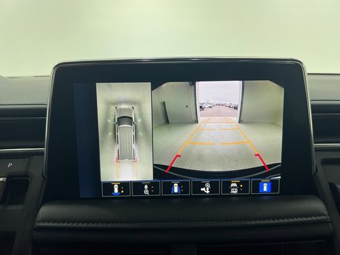 Used 2024 Chevrolet Tahoe Z71 w/ Luxury Package image 13