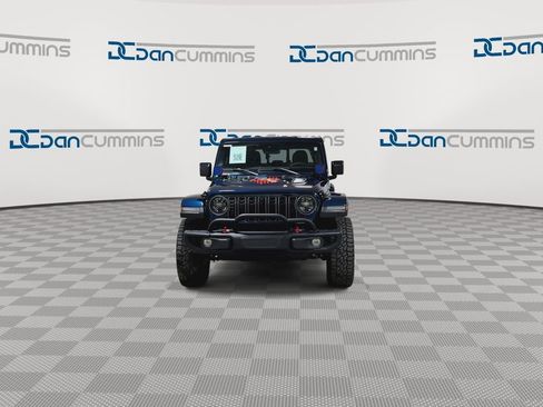 Used 2025 Jeep Gladiator Rubicon image 3