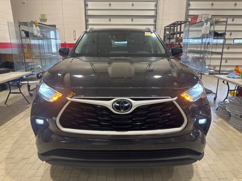 Certified 2024 Toyota Highlander XLE image 38