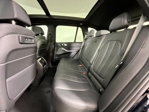 Used 2022 BMW X5 M50i image 25