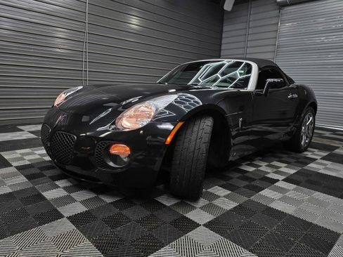 Used 2008 Pontiac Solstice GXP w/ Premium Package RWD image 31