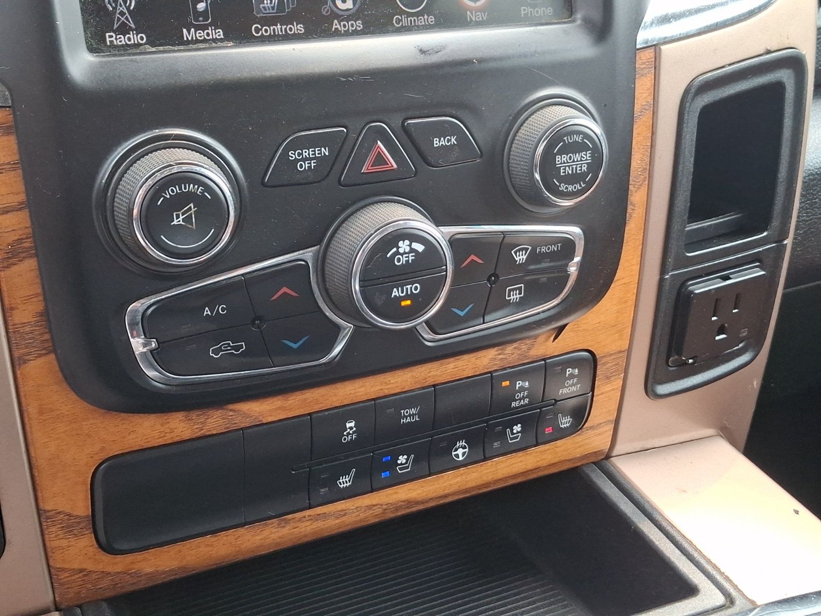 Used 2014 RAM 1500 Laramie Longhorn AWD/4WD image 14