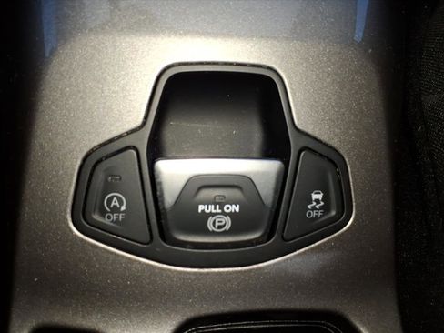 Used 2022 Jeep Renegade Latitude w/ Sun/Sound Group image 25