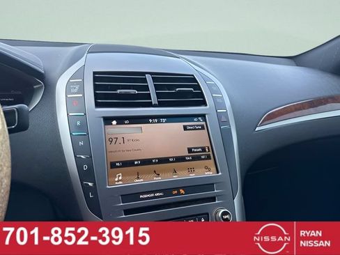 Used 2017 Lincoln MKZ Reserve FWD image 9