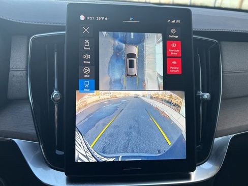 Used 2025 Volvo XC90 B5 Plus image 23