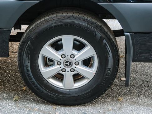 Used 2025 Mercedes-Benz Sprinter 2500 image 9