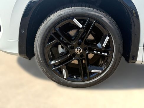 New 2026 Volkswagen Tiguan SE R-Line image 11