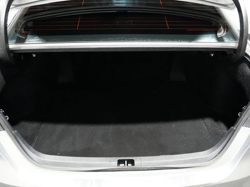 Used 2018 Toyota Camry LE image 19