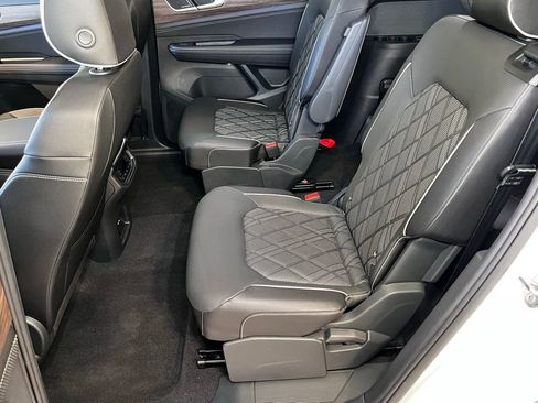 Used 2025 Volkswagen Atlas SEL Premium R-Line image 41