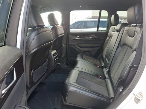 Used 2023 Jeep Grand Cherokee Altitude image 10