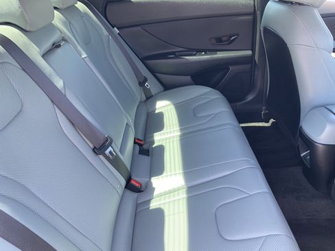 Used 2025 Hyundai Elantra Limited FWD image 11