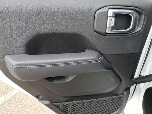 Certified 2022 Jeep Wrangler Unlimited Sahara w/ LED Lighting Group image 19