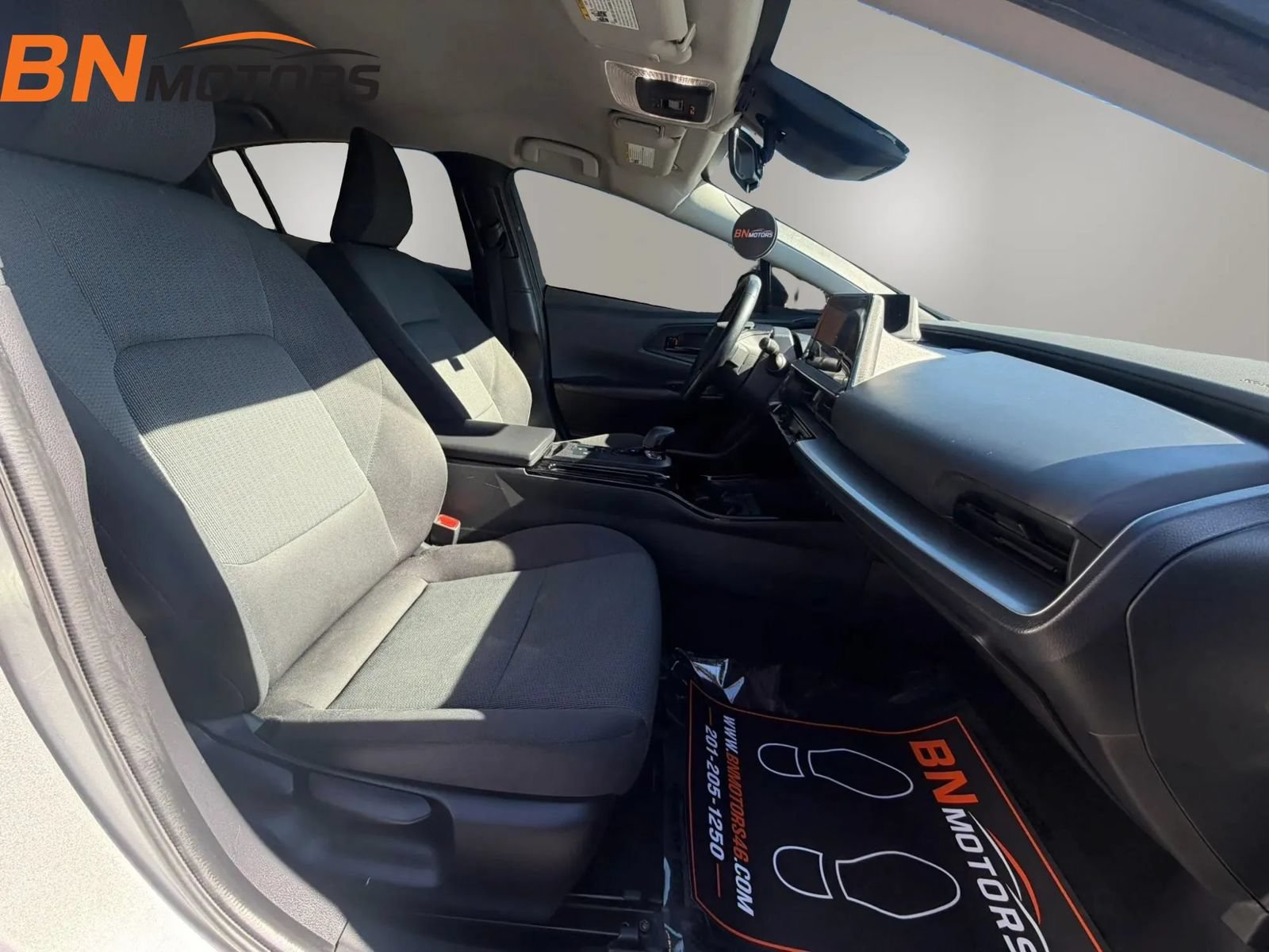Used 2023 Toyota Prius LE FWD image 19