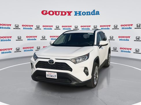 Used 2020 Toyota RAV4 XLE image 4