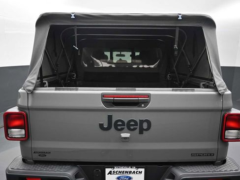 Used 2021 Jeep Gladiator Sport AWD/4WD image 14