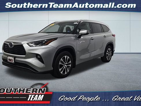 Used 2021 Toyota Highlander XLE image 1