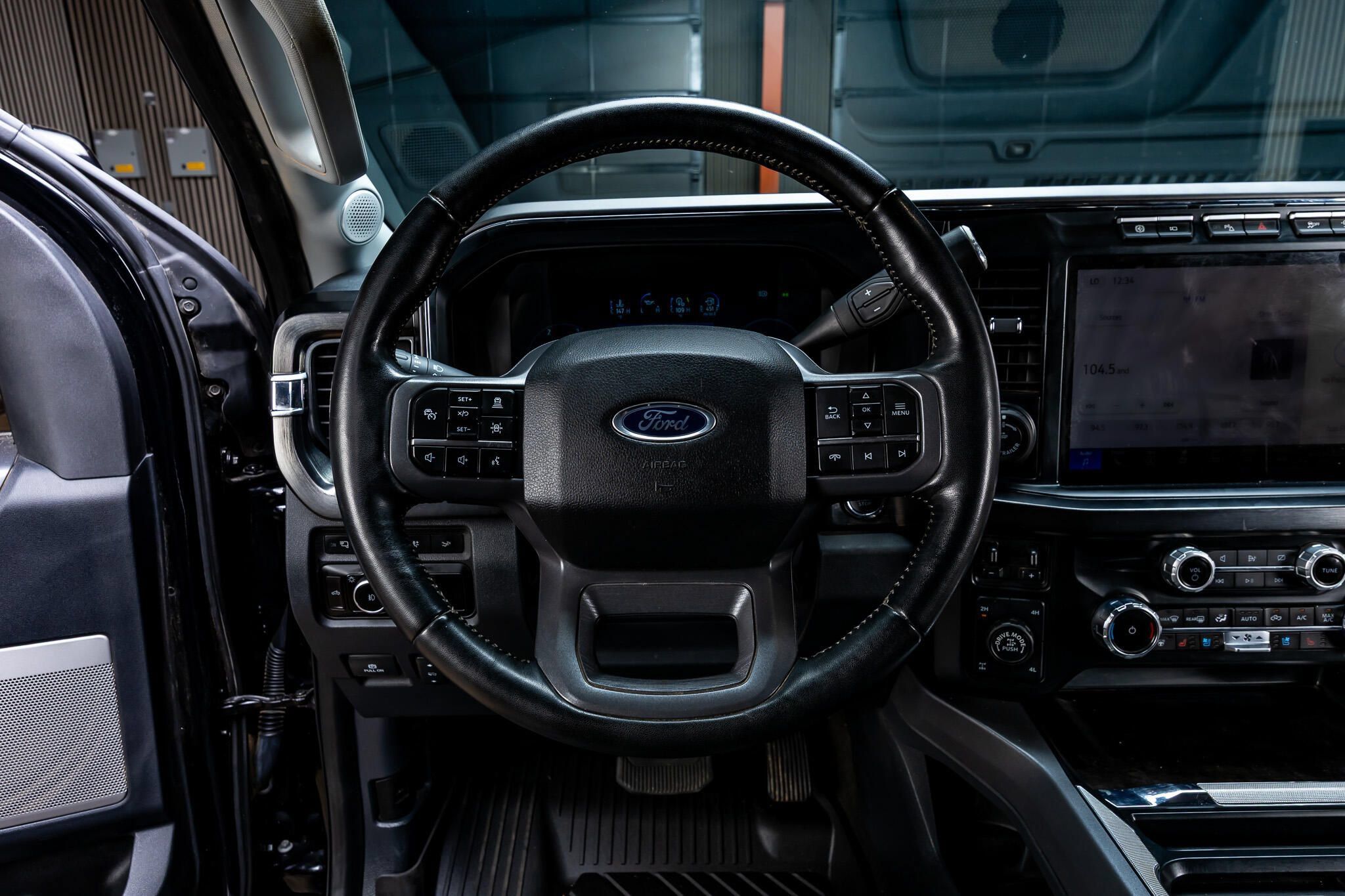 Used 2023 Ford F250 Lariat w/ Lariat Ultimate Package AWD/4WD image 15