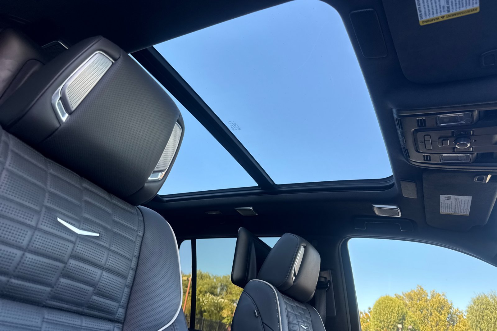 Certified 2023 Cadillac Escalade Sport Platinum w/ LPO, ONYX Package AWD/4WD image 19