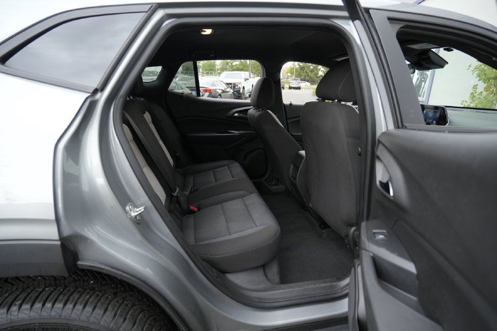 Used 2025 Chevrolet Trax RS w/ Driver Confidence Package FWD image 35