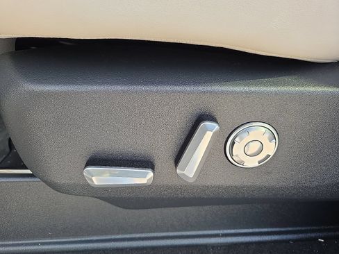 Certified 2025 Lincoln Navigator L Reserve AWD/4WD image 16