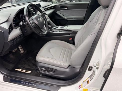 Used 2019 Toyota Avalon Touring w/ Advanced Safety Package image 6