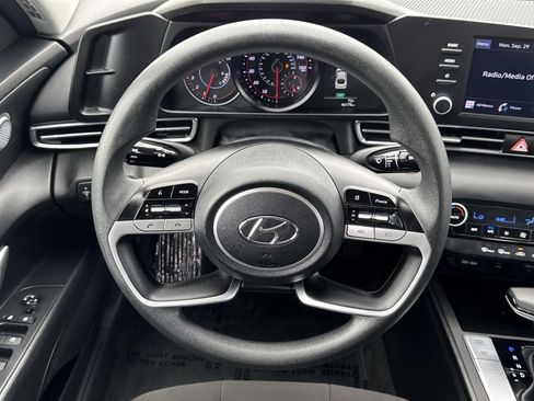 Used 2022 Hyundai Elantra SEL w/ Cargo Package image 9