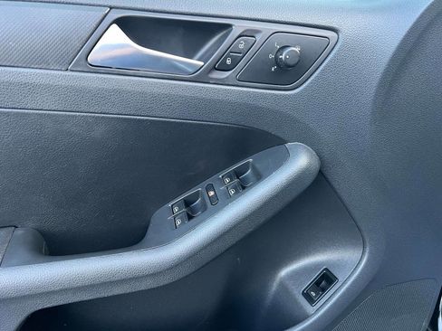 Used 2011 Volkswagen Jetta SE image 11