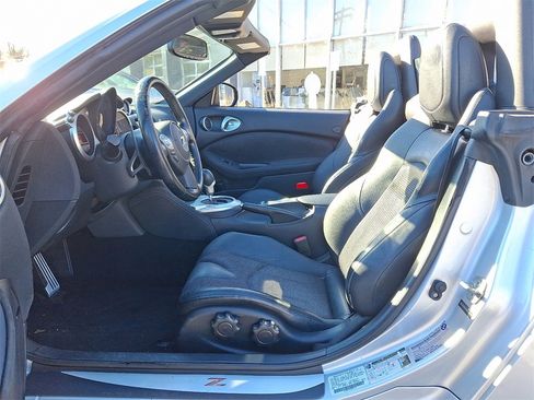Used 2018 Nissan 370Z Touring Sport image 12