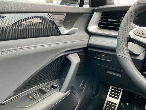 New 2025 Volkswagen Tiguan SE R-Line image 24