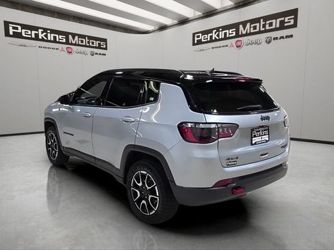 Certified 2025 Jeep Compass Trailhawk AWD/4WD image 3