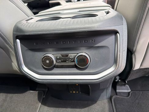 Used 2025 Ford Expedition Active AWD/4WD image 19