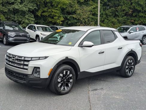 Used 2025 Hyundai Santa Cruz SE image 3
